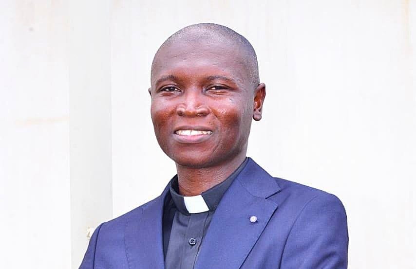 Abetifi Pastor Condemns Misuse of Social Media Among Christian Youth.